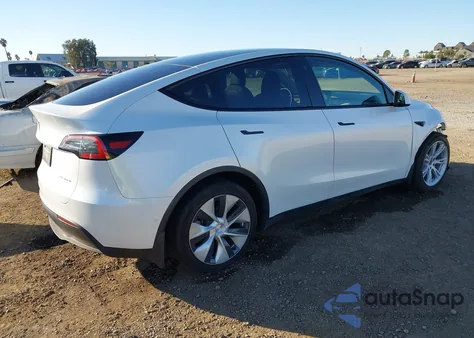 2021 Tesla Model Y Long Range Dual Motor All-Wheel Drive z USA, uszkodzony, nr VIN 5YJYGDEE4MF222977